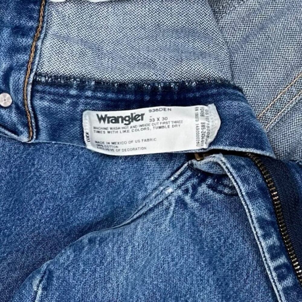 Vintage Y2K Wrangler Jeans 33x30 Straight Fit Medium Wash Work Wear Denim - Picture 4 of 4